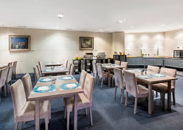 Holiday Inn Madrid - Pirámides, an IHG Hotel